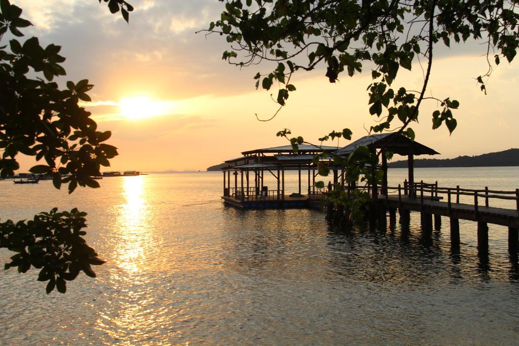 River Hotel Ha Tien Exterior photo